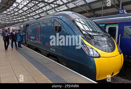 Avanti West Coast Pendolino 390156, a Liverpool Lime Street, stazione principale, Liverpool, Merseyside, Inghilterra, REGNO UNITO, L1 1JD Foto Stock