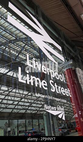 Network Rail - segnale d'ingresso alla stazione di Lime St al parcheggio, Liverpool, Merseyside, Inghilterra, Regno Unito, L1 1JD Foto Stock