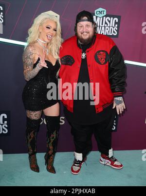Jelly Roll e Bunnie DeFord arriveranno ai CMT Music Awards 2023 che si terranno presso il Moody Center il 2 aprile 2023, ad Austin, Texas. © Curtis Hilbun / AFF-USA.COM Foto Stock