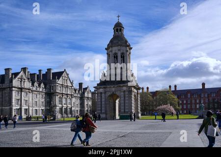 Dublino, Irlanda - Marzo 2023: Trinity College, Università di Dublino, vista del vecchio campus centrale Foto Stock