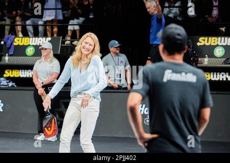 Hollywood, Florida, Stati Uniti. 2nd aprile 2023: Leggende del tennis Stefanie Graf durante le partite di Pickleball per $1M in borsa all'Hard Rock Live Foto Stock