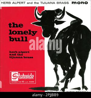 Copertina di un vinile inglese 7' E.P. di Herb Alpert e dell'Ottone Tijuana dal titolo The Lonely Bull Pubblicato nel 1962 sull'etichetta discografica Stateside. Foto Stock