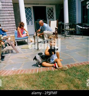 ST-C267-9-63 14 agosto 1963 Porto di Hyannis – Isola di Squaw si prega di accreditare 'Cecil Stoughton. Fotografie della Casa Bianca. John F. Kennedy Presidential Library and Museum, Boston' Foto Stock