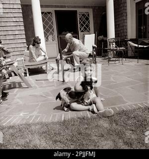 ST-C267-9-63 14 agosto 1963 Porto di Hyannis – Isola di Squaw si prega di accreditare 'Cecil Stoughton. Fotografie della Casa Bianca. John F. Kennedy Presidential Library and Museum, Boston' Foto Stock