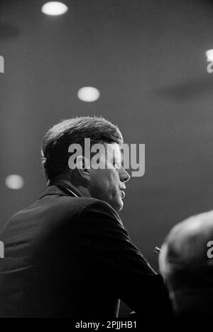 ST-525-24-63 21 novembre 1963 viaggio tp Texas: Houston: Cena in onore del congressista Albert Thomas, Houston Coliseum. Si prega di accreditare 'Cecil Stoughton. Fotografie della Casa Bianca. John F. Kennedy Presidential Library and Museum, Boston' Foto Stock