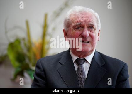 L'ex taoiseach Bertie Ahern parla al PA Media di Dublino alla vigilia del 25th° anniversario dell'accordo del Venerdì Santo. L'ex taoiseach considera la persistente instabilità delle istituzioni politiche dell'Irlanda del Nord uno dei suoi più grandi rimpianti per i negoziati sull'accordo del Venerdì Santo. Data immagine: Venerdì 31 marzo 2023. Foto Stock