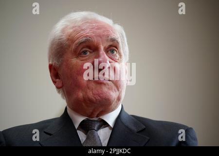 L'ex taoiseach Bertie Ahern parla al PA Media di Dublino alla vigilia del 25th° anniversario dell'accordo del Venerdì Santo. L'ex taoiseach considera la persistente instabilità delle istituzioni politiche dell'Irlanda del Nord uno dei suoi più grandi rimpianti per i negoziati sull'accordo del Venerdì Santo. Data immagine: Venerdì 31 marzo 2023. Foto Stock