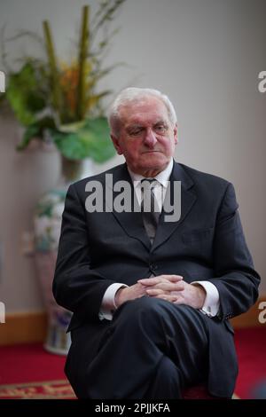 L'ex taoiseach Bertie Ahern parla al PA Media di Dublino alla vigilia del 25th° anniversario dell'accordo del Venerdì Santo. L'ex taoiseach considera la persistente instabilità delle istituzioni politiche dell'Irlanda del Nord uno dei suoi più grandi rimpianti per i negoziati sull'accordo del Venerdì Santo. Data immagine: Venerdì 31 marzo 2023. Foto Stock