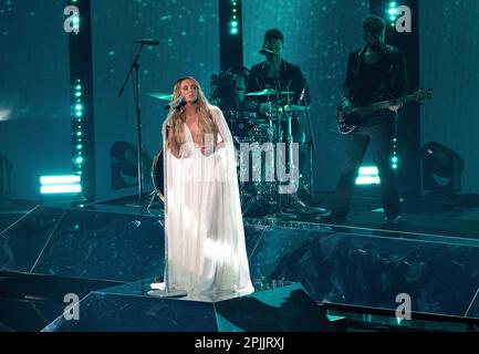 Austin, Stati Uniti. 02nd Apr, 2023. Carly Pearce si esibisce durante i CMT Music Awards 2023 al Moody Center il 02 aprile 2023 ad Austin, Texas. Foto: Amy Price/imageSPACE/Sipa USA Credit: Sipa USA/Alamy Live News Foto Stock