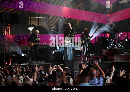 Austin Texas USA, 1 aprile 2023: Il cantante country NATE SMITH si esibisce durante una registrazione di atti in arrivo sul palco RAM Truck al Country Music Television Awards al di fuori del Moody Center di Austin. Credit: Bob Daemmrich/Alamy Live News Foto Stock