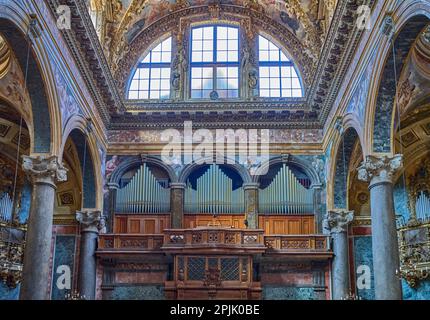 Palermo, Italia - 17 ottobre 2022: L'organo del Santo Giuseppe dei Teatini Foto Stock