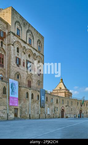 Palermo, Italia - 17 ottobre 2022: Vista sul Palazzo Normanno conosciuto anche come Palazzo reale Foto Stock