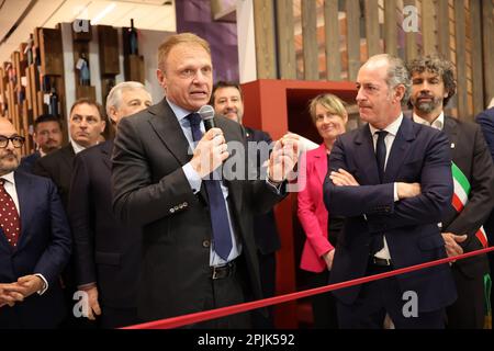 Vinitaly 2023 l'edizione 55th di Vinitaly è stata inaugurata ufficialmente a Veronafiere. Alla cerimonia di inaugurazione della Mostra Internazionale del vino e degli alcolici, che si concluderà il 5 aprile, hanno partecipato il Presidente di Camera, Lorenzo Fontana, i Ministri dell'Agricoltura e della Cultura, Francesco Lollobrigida e Gennaro Sangiuliano, Matteo Salvini, Ministro delle infrastrutture e Vice primo Ministro, Il Ministro degli Esteri Antonio Tajani, il Presidente della Regione Veneto Luca Zaia, il Sindaco di Verona Damiano Tommasi e il Presidente di Veronafiere Federico Bricolo. Foto Stock