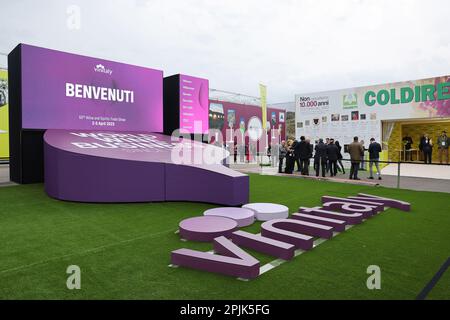 Verona, Italia. 03rd Apr, 2023. Vinitaly 2023 l'edizione 55th di Vinitaly è stata inaugurata ufficialmente a Veronafiere. Nella foto, il centro espositivo di Verona Fiere dove si svolge l'evento. Credit: Independent Photo Agency/Alamy Live News Foto Stock