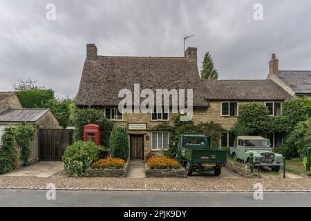 Il vecchio ufficio postale, ora una residenza privata, nel grazioso villaggio di Weston Underwood, Buckinghamshire, UK Foto Stock