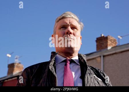 Il leader del partito laburista Sir Keir Starmer durante una visita ad Hartlepool per incontrare i membri della comunità colpiti da comportamenti antisociali, mentre continuano a portare l'offerta del partito laburista al paese in vista delle elezioni locali del 4 maggio. Data immagine: Lunedì 3 aprile 2023. Foto Stock