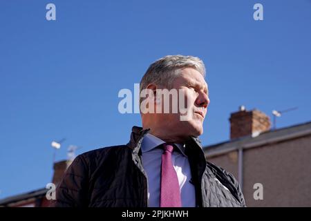 Il leader del partito laburista Sir Keir Starmer durante una visita ad Hartlepool per incontrare i membri della comunità colpiti da comportamenti antisociali, mentre continuano a portare l'offerta del partito laburista al paese in vista delle elezioni locali del 4 maggio. Data immagine: Lunedì 3 aprile 2023. Foto Stock