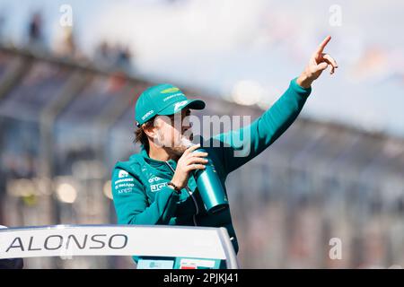 Albert Park, 2 aprile 2023 Fernando Alonso (ESP) del team Aston Martin durante la parata del pilota. Corleve/Alamy Live News Foto Stock