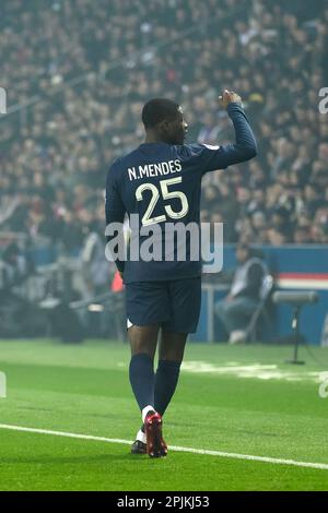 Parc des Princes, Francia, 2 aprile 2023, Julien Mattia / le Pictorium - PSG vs Lione al Parc des Princes, 2 aprile 2023 - 02/04/2023 - Francia / Ile-de-France (regione) / Parigi - Nuno Mendes in azione durante la Ligue 1 Uber mangia tra PSG e Olympique Lyonnais al Parc des Princes, 2 aprile 2023 Foto Stock