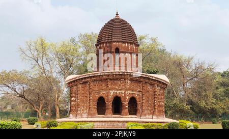 Vista posteriore del Tempio di Nandalal, uno del gruppo di Jor-mandir dei Templi Bishnupur, Bengala Occidentale, India. Foto Stock