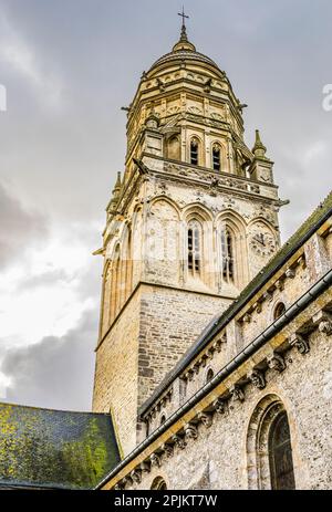 Notre-Dame colorata dell'Assunzione, Sainte-Marie-du-Mont, Normandia, Francia. Azione militare del sito D-day. Soldati tedeschi nel campanile Foto Stock
