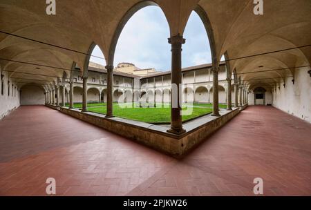 Chiostro del Brunelleschi, cortile interno e portici di Santa Croce, Basilica di Santa Croce di Firenze, Piazza di Santa Croce, Firenze, Toscana, Ita Foto Stock