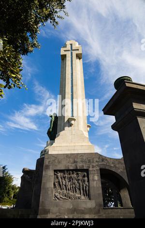 Monumento Los Caidos, il Monumento ai caduti. Croce commemorativa della guerra civile spagnola in Plaza Espana, Santa Cruz de Tenerife, Isole Canarie, Spagna Foto Stock