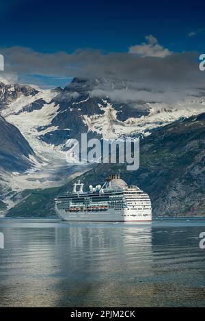 Il Coral Princess offre magnifiche vedute della natura selvaggia nella Glacier Bay. (Solo per uso editoriale) Foto Stock