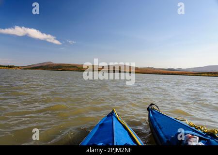 USA, Alaska, Kotzebue, fiume Noatak. Kayak sul fiume inferiore. Foto Stock