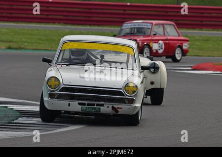 Bob Bullen, Ford Lotus Cortina, HSCC Historic Road Sports con Historic Touring Cars ed Ecurie Classic, tre classificazioni combinate in una r Foto Stock