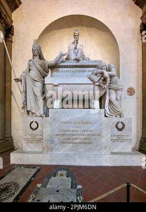 Tomba di Dante, foto interna di Santa Croce, Basilica di Santa Croce di Firenze, Piazza di Santa Croce, Firenze, Toscana, Italia Foto Stock