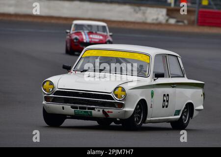 Bob Bullen, Ford Lotus Cortina, HSCC Historic Road Sports con Historic Touring Cars ed Ecurie Classic, tre classificazioni combinate in una r Foto Stock