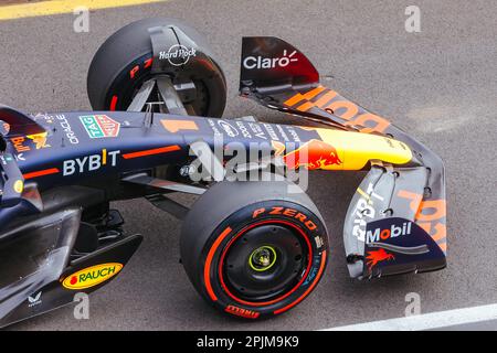 MELBOURNE, AUSTRALIA - APRILE 01: Max Verstappen dei Paesi Bassi guida l'Oracle Red Bull Racing RB19 durante le qualifiche all'Australian Gra 2023 Foto Stock