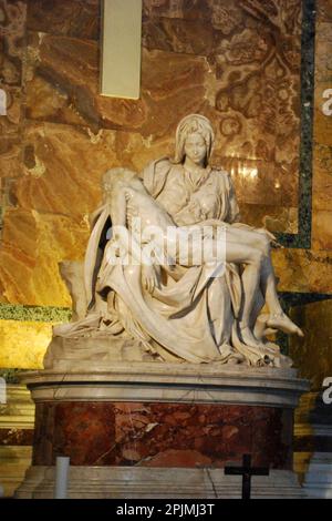 Replica della Pietà di Michelangelo esposta nella Pinacoteca dei Musei Vaticani, Città del Vaticano, Europa Foto Stock