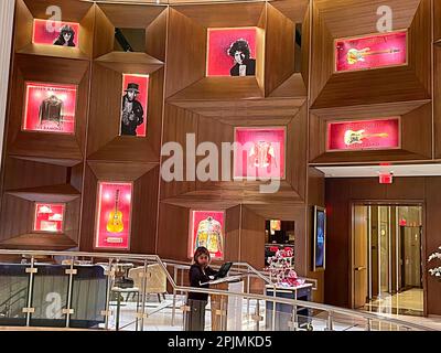 L'Hard Rock Hotel è una destinazione a tema di lusso a Times Square, 2023, New York City, USA Foto Stock