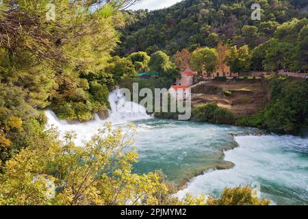 Bella cascata, Parco Nazionale Krka, Dalmazia, Croazia Foto Stock