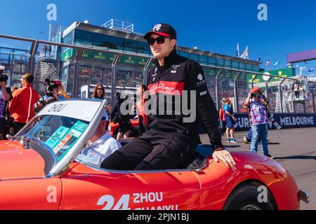 Melbourne, Victoria, Australia. 2nd Apr, 2023. MELBOURNE, AUSTRALIA - 2 APRILE: Zhou Guanyu della Cina guida l'Alfa Romeo F1 C43 Ferrari il giorno della gara durante il Gran Premio d'Australia 2023 all'Albert Park il 2 aprile 2023 a Melbourne, Australia. (Credit Image: © Chris Putnam/ZUMA Press Wire) SOLO PER USO EDITORIALE! Non per USO commerciale! Foto Stock