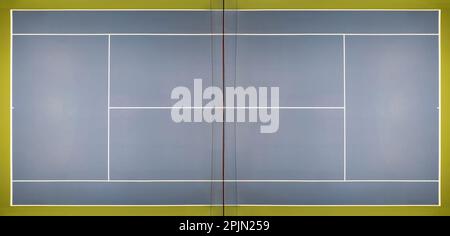 Vista aerea del campo da tennis blu all'esterno Foto Stock