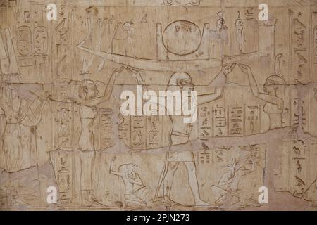 Lavori di rilievo nella tomba di Pabasa nelle tombe Asasif vicino al tempio di Hatshepsuts a Deir el-Bahri, Luxor, Egitto Foto Stock
