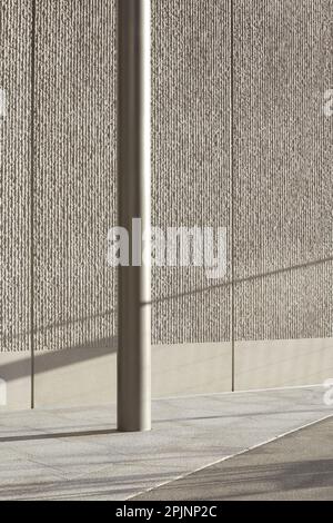 Palo di metallo e parete di calcestruzzo. Wood Wharf, Londra, Regno Unito. Architetto: Stanton Williams, 2021. Foto Stock