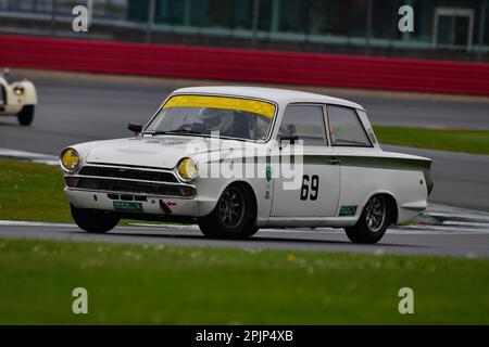 Bob Bullen, Ford Lotus Cortina, HSCC Historic Road Sports con Historic Touring Cars ed Ecurie Classic, tre classificazioni combinate in una r Foto Stock