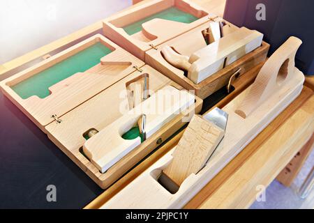 Moderne in legno piani in scatole Foto Stock