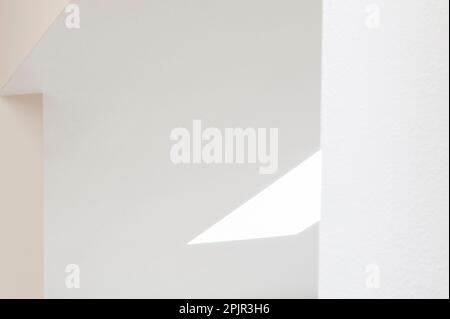 Interior design con immagini di forme semplici patterns, pareti e angoli,soffitti e luce. Foto Stock