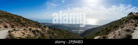 Vista panoramica dal Monte Calamorro, vicino a Malaga, nella Costa del Sol in Spagna Foto Stock
