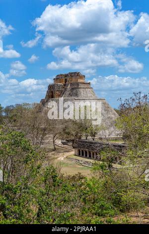 Piramide del mago, Uxmal, Yucatan, Messico Foto Stock