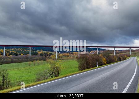 Viadotto autostradale nella Foresta Turingia Foto Stock