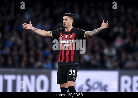 Napoli, Italia. 02nd Apr, 2023. Rade Krunic di AC Milan gesti durante la Serie Un match tra Napoli e AC Milan allo Stadio Diego Armando Maradona, Napoli, Italia il 2 aprile 2023. Credit: Giuseppe Maffia/Alamy Live News Foto Stock