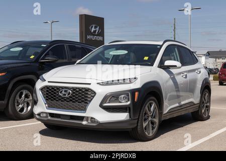 Avon - circa Aprile 2023: Usato Hyundai Kona display presso una concessionaria. Con problemi di offerta, Hyundai si affida alle vendite di veicoli usati per soddisfare la domanda. Foto Stock