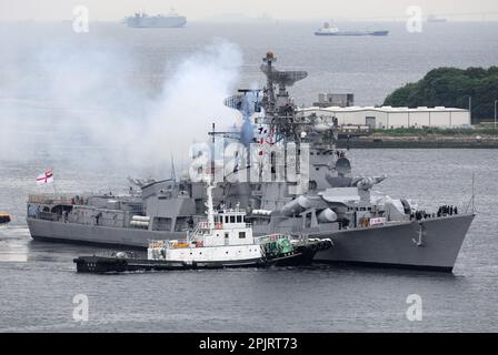 Prefettura di Kanagawa, Giappone - 05 giugno 2012: Marina indiana INS Rana (D52), cacciatorpediniere missilistico guidato di classe Rajput. Foto Stock