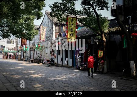 La scena di piccoli ponti e acqua fluente a Wujiang, Suzhou, Cina Foto Stock